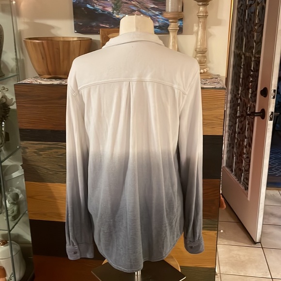 Size large Maurice’s button down shirt - Picture 5 of 7